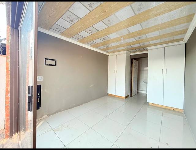 7 BEDROOM HOUSE FOR SALE IN VANDERBIJLPARK CE 2